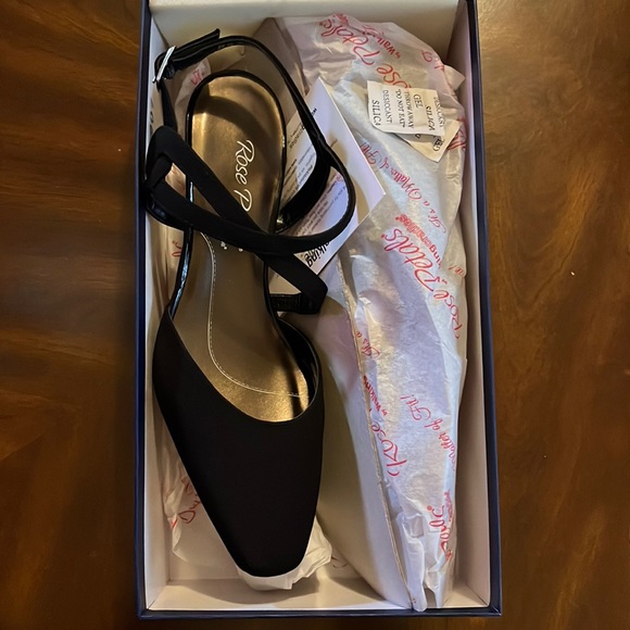 (#133) NWT ladies black heels by Rose Petals/Walking Cradles. Size 6 1/2 medium - Picture 2 of 11